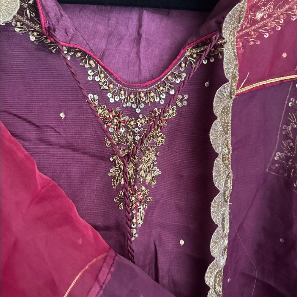 Zaaviay - Chic Burgundy and Gold Women's Suit ( Ranjhana -Three Piece) - Picture 8 of 14